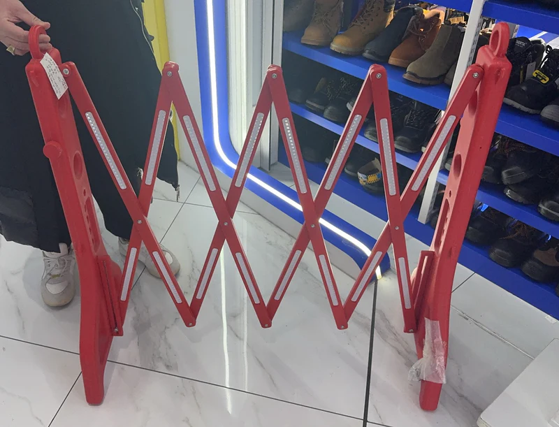 MAKER ZNAK UPOZORENJA-PROMETNA OGRADA MAK0672