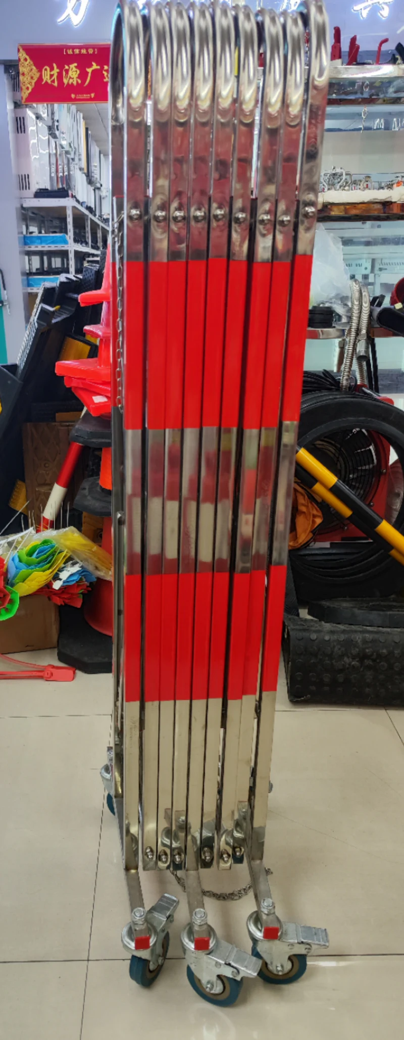 MAKER ZNAK UPOZORENJA-PROMETNA OGRADA MAK0820